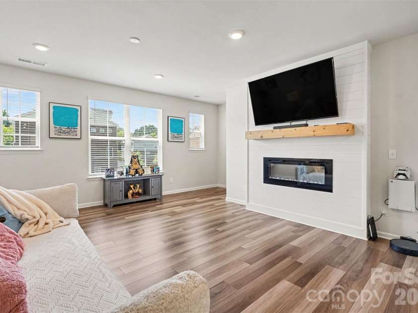 10024 Hemingway Place, Charlotte, NC 28227.  MLS# CAR4403858, YatesRealty ID 37341. 