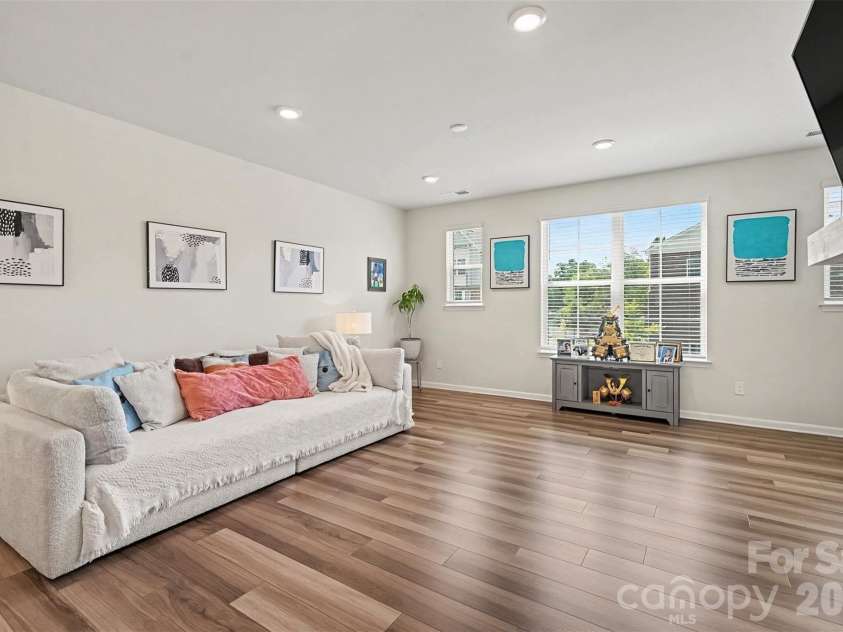 10024 Hemingway Place, Charlotte, NC 28227.  MLS# CAR4403858, YatesRealty ID 37341. 