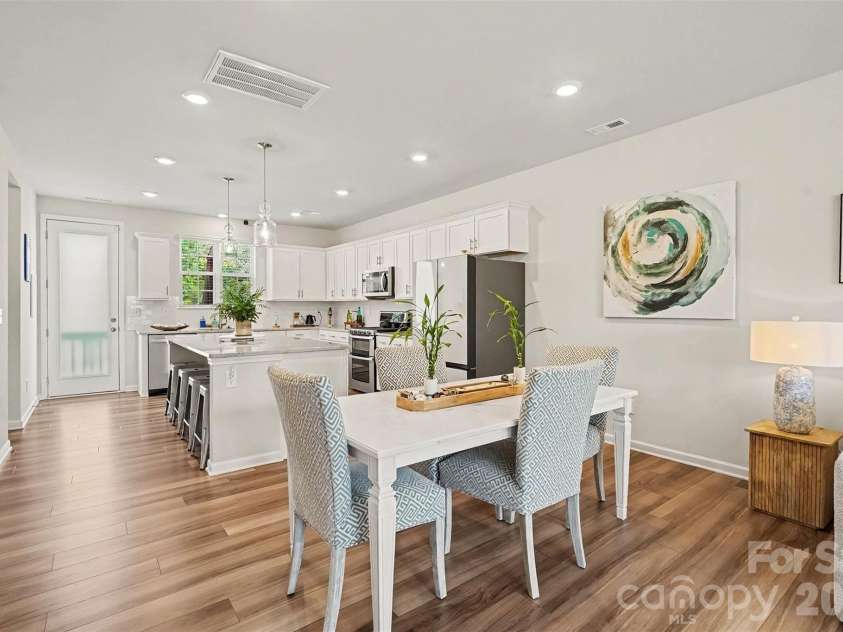10024 Hemingway Place, Charlotte, NC 28227.  MLS# CAR4403858, YatesRealty ID 37341. 