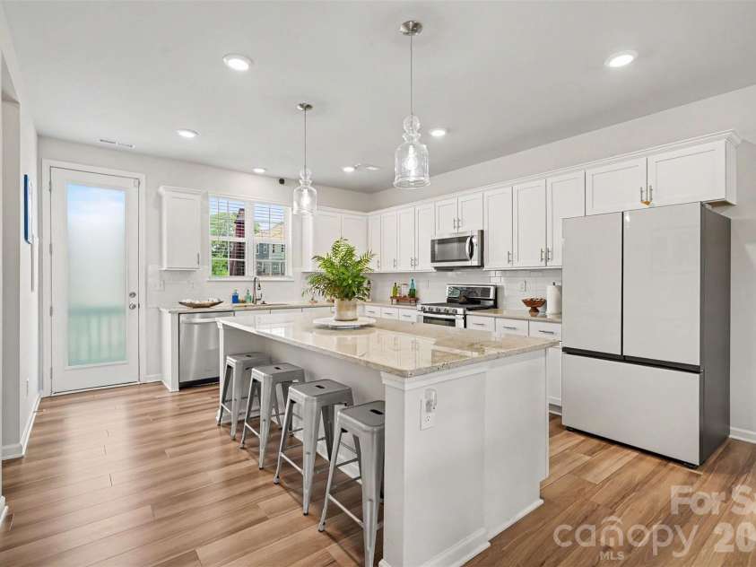 10024 Hemingway Place, Charlotte, NC 28227.  MLS# CAR4403858, YatesRealty ID 37341. 