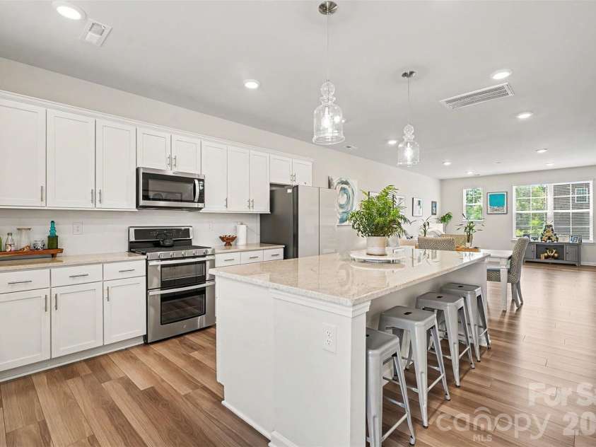 10024 Hemingway Place, Charlotte, NC 28227.  MLS# CAR4403858, YatesRealty ID 37341. 