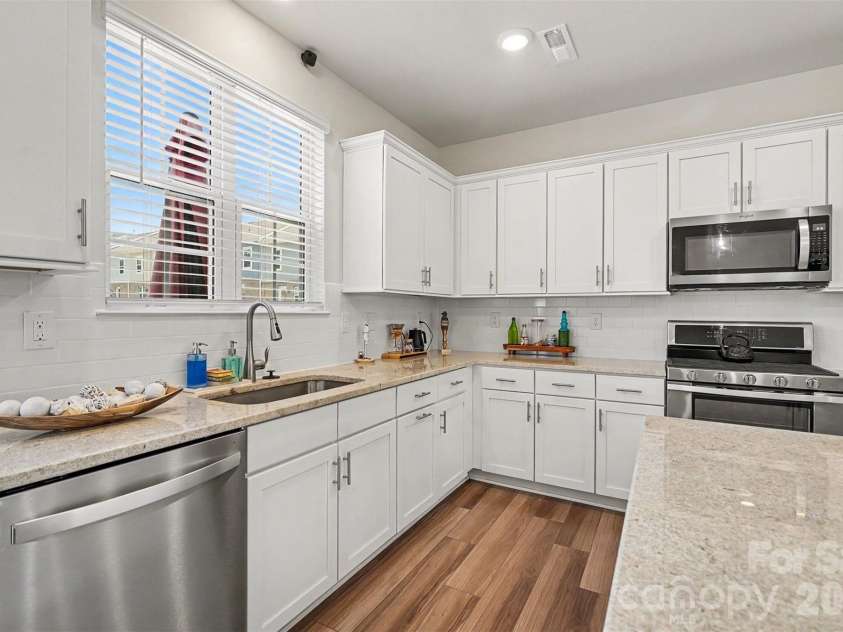 10024 Hemingway Place, Charlotte, NC 28227.  MLS# CAR4403858, YatesRealty ID 37341. 