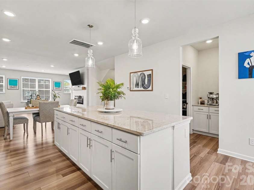 10024 Hemingway Place, Charlotte, NC 28227.  MLS# CAR4403858, YatesRealty ID 37341. 