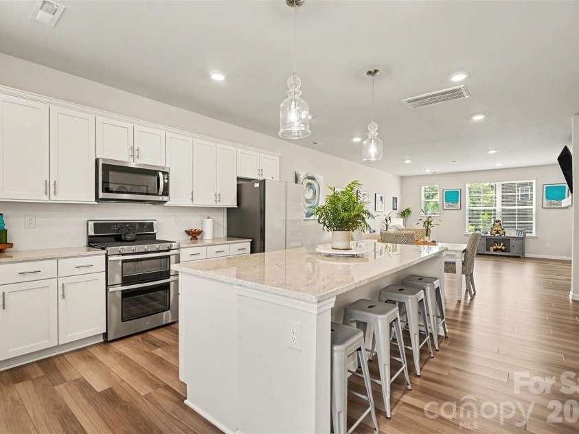 10024 Hemingway Place, Charlotte, NC 28227.  MLS# CAR4403858, YatesRealty ID 37341. 