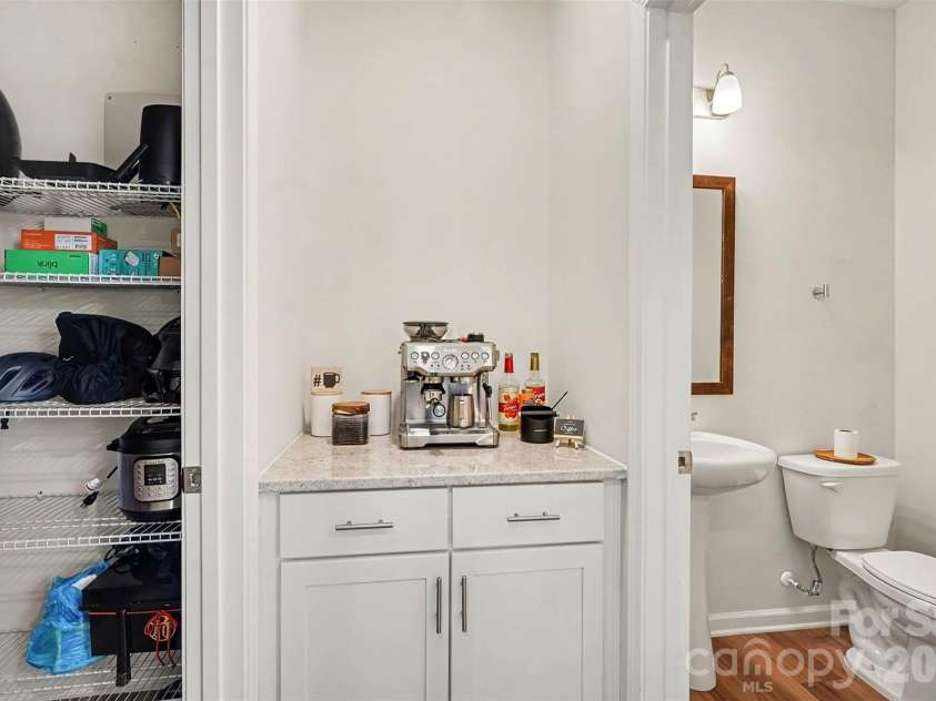 10024 Hemingway Place, Charlotte, NC 28227.  MLS# CAR4403858, YatesRealty ID 37341. 