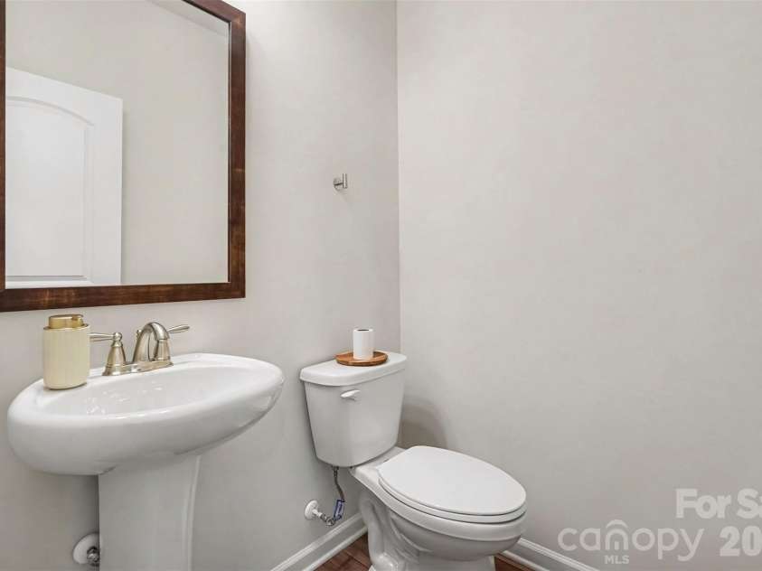 10024 Hemingway Place, Charlotte, NC 28227.  MLS# CAR4403858, YatesRealty ID 37341. 