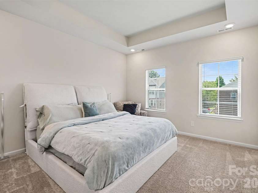 10024 Hemingway Place, Charlotte, NC 28227.  MLS# CAR4403858, YatesRealty ID 37341. 
