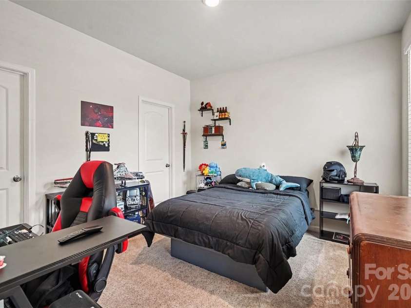 10024 Hemingway Place, Charlotte, NC 28227.  MLS# CAR4403858, YatesRealty ID 37341. 