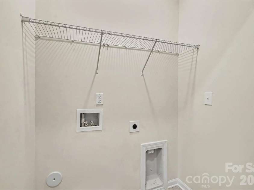 10024 Hemingway Place, Charlotte, NC 28227.  MLS# CAR4403858, YatesRealty ID 37341. 