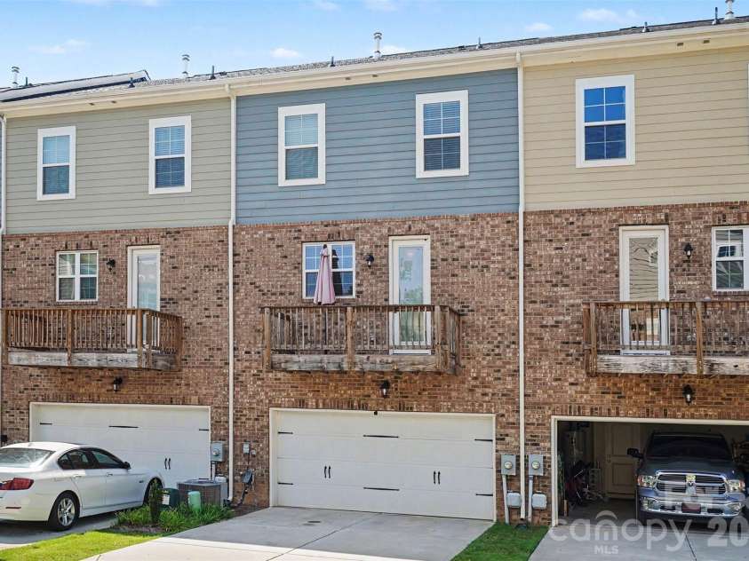10024 Hemingway Place, Charlotte, NC 28227.  MLS# CAR4403858, YatesRealty ID 37341. 