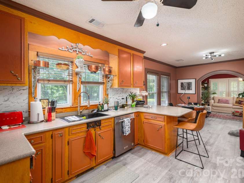 3512 Red Norris Drive, Maiden, NC 28650.  MLS# CAR4399949, YatesRealty ID 37342. 