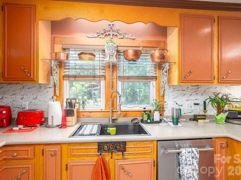 3512 Red Norris Drive, Maiden, NC 28650.  MLS# CAR4399949, YatesRealty ID 37342. 