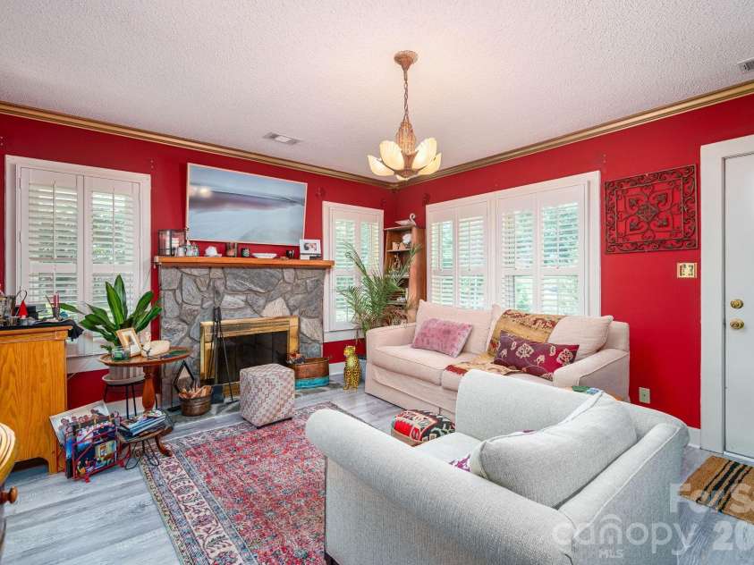 3512 Red Norris Drive, Maiden, NC 28650.  MLS# CAR4399949, YatesRealty ID 37342. 
