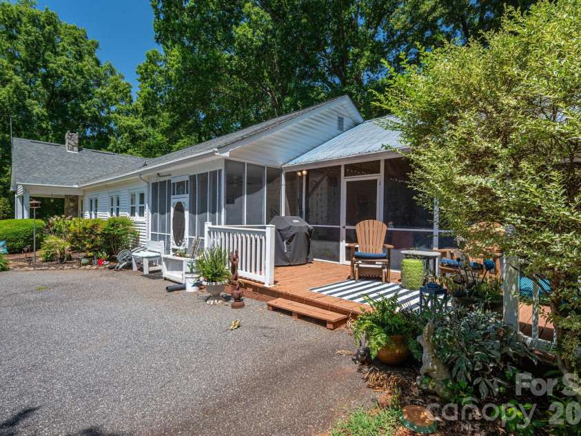 3512 Red Norris Drive, Maiden, NC 28650.  MLS# CAR4399949, YatesRealty ID 37342. 