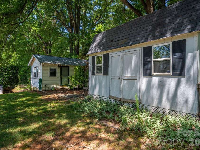 3512 Red Norris Drive, Maiden, NC 28650.  MLS# CAR4399949, YatesRealty ID 37342. 