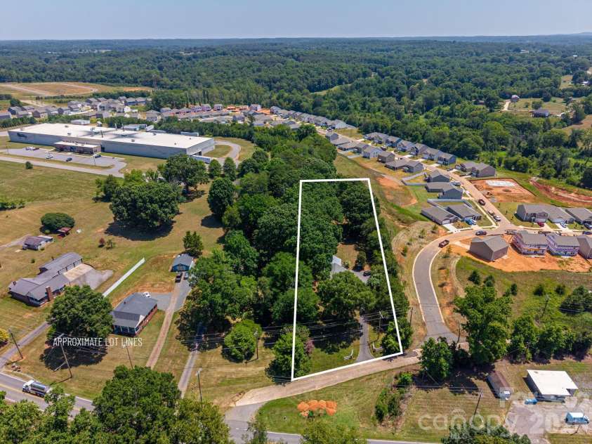 3512 Red Norris Drive, Maiden, NC 28650.  MLS# CAR4399949, YatesRealty ID 37342. 