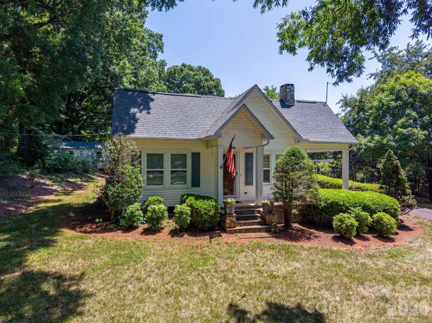 3512 Red Norris Drive, Maiden, NC 28650.  MLS# CAR4399949, YatesRealty ID 37342. 