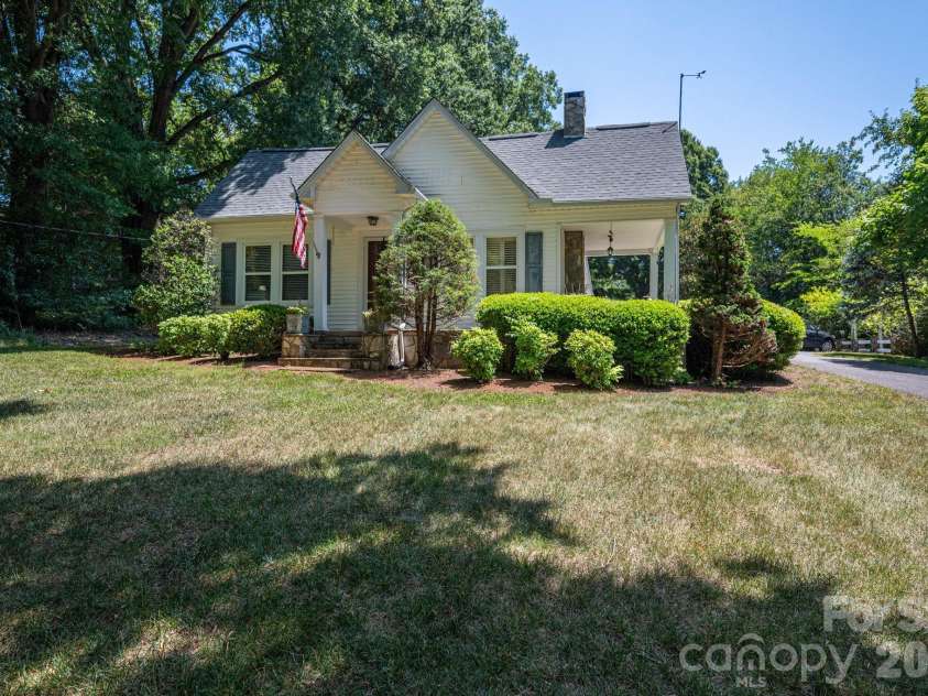 3512 Red Norris Drive, Maiden, NC 28650.  MLS# CAR4399949, YatesRealty ID 37342. 