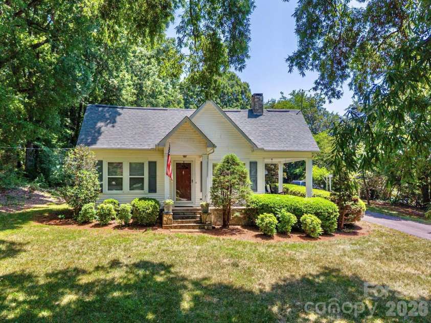 3512 Red Norris Drive, Maiden, NC 28650.  MLS# CAR4399949, YatesRealty ID 37342. 