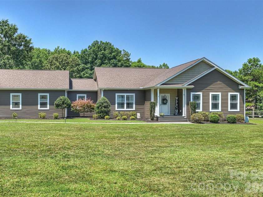 10943 Harrisburg Road, Fort Mill, SC 29707.  MLS# CAR4400831, YatesRealty ID 37344. 