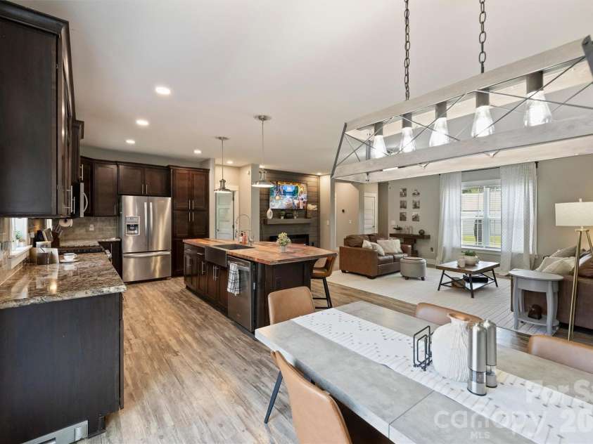 10943 Harrisburg Road, Fort Mill, SC 29707.  MLS# CAR4400831, YatesRealty ID 37344. 