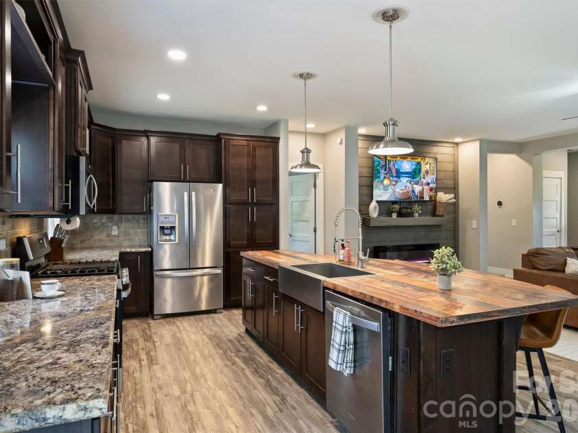 10943 Harrisburg Road, Fort Mill, SC 29707.  MLS# CAR4400831, YatesRealty ID 37344. 