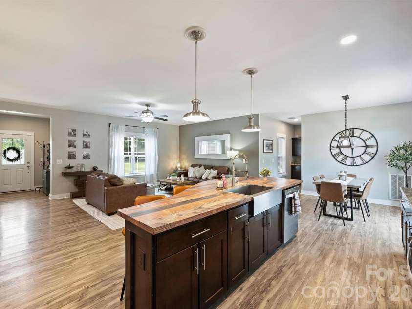 10943 Harrisburg Road, Fort Mill, SC 29707.  MLS# CAR4400831, YatesRealty ID 37344. 
