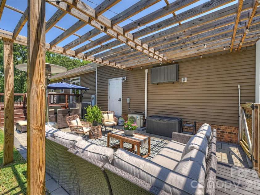 10943 Harrisburg Road, Fort Mill, SC 29707.  MLS# CAR4400831, YatesRealty ID 37344. 