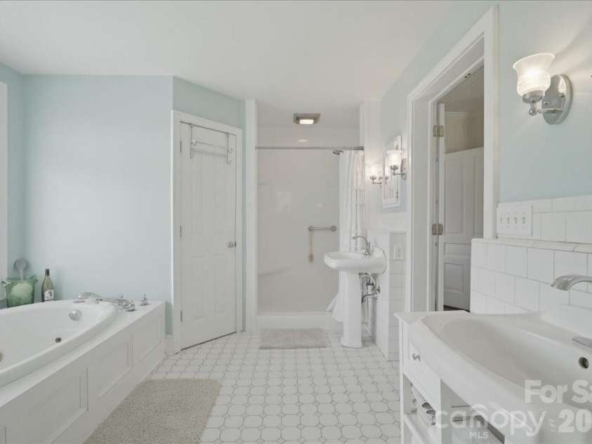 1506 Sandy Ridge Road, Monroe, NC 28112.  MLS# CAR4400348, YatesRealty ID 37346. Primary Bath