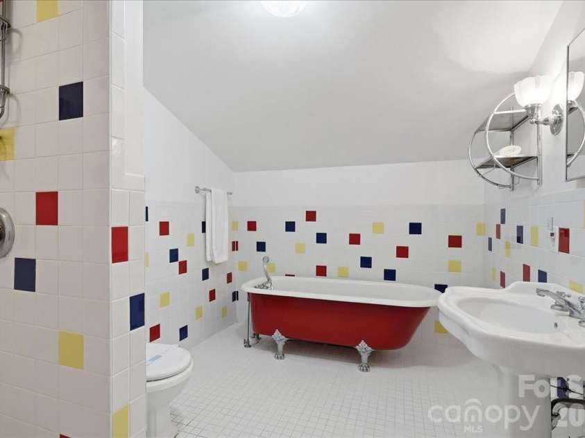 1506 Sandy Ridge Road, Monroe, NC 28112.  MLS# CAR4400348, YatesRealty ID 37346. Upstairs Full Bath
