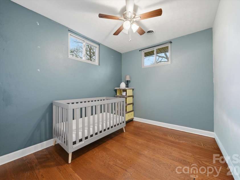 140 29th Avenue Drive, Hickory, NC 28601.  MLS# CAR4338593, YatesRealty ID 3735. 