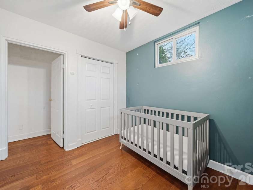 140 29th Avenue Drive, Hickory, NC 28601.  MLS# CAR4338593, YatesRealty ID 3735. 