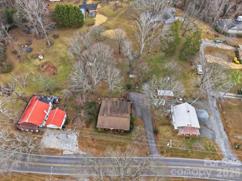 140 29th Avenue Drive, Hickory, NC 28601.  MLS# CAR4338593, YatesRealty ID 3735. 