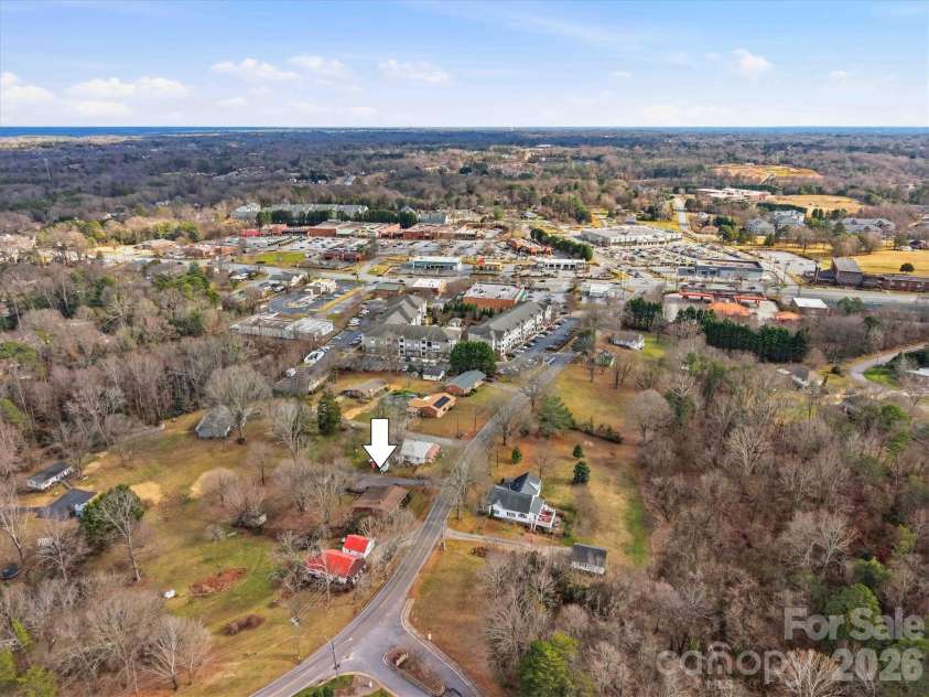 140 29th Avenue Drive, Hickory, NC 28601.  MLS# CAR4338593, YatesRealty ID 3735. 