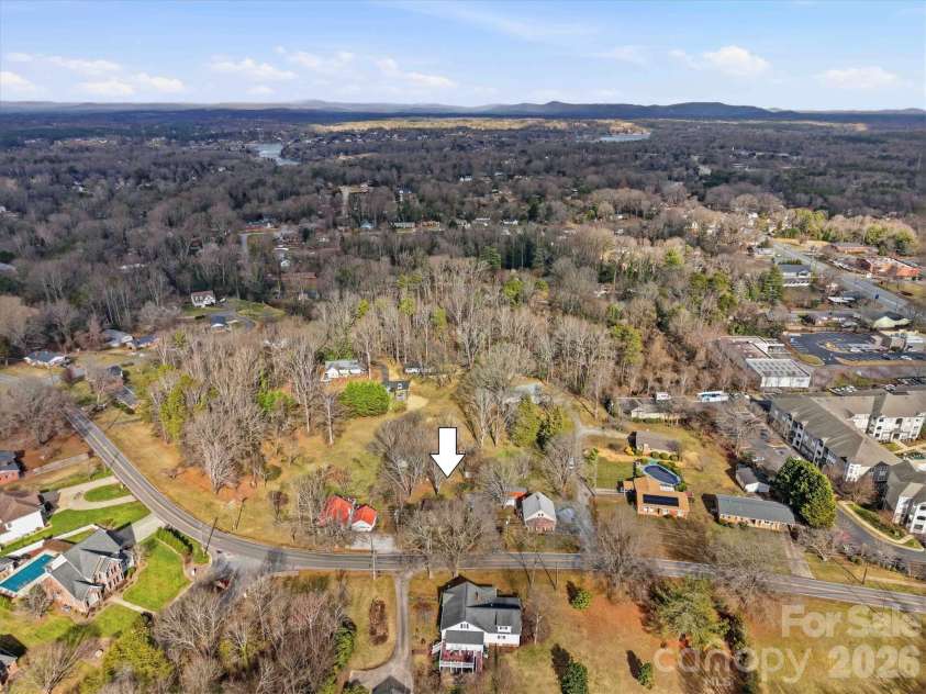 140 29th Avenue Drive, Hickory, NC 28601.  MLS# CAR4338593, YatesRealty ID 3735. 