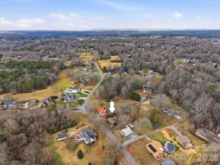 140 29th Avenue Drive, Hickory, NC 28601.  MLS# CAR4338593, YatesRealty ID 3735. 