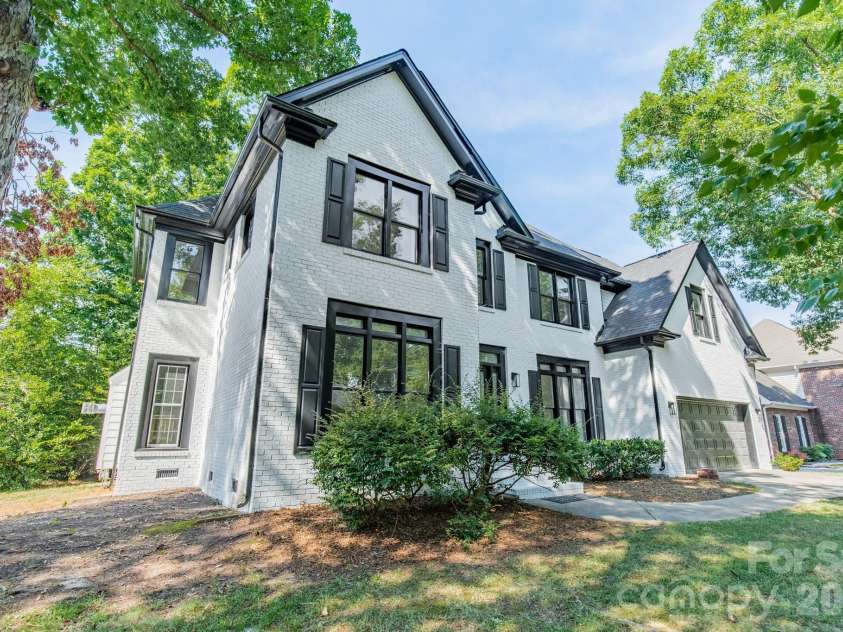 11550 Falling Leaves Drive, Charlotte, NC 28277.  MLS# CAR4377977, YatesRealty ID 37350. 