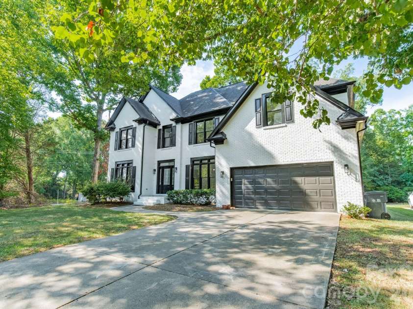 11550 Falling Leaves Drive, Charlotte, NC 28277.  MLS# CAR4377977, YatesRealty ID 37350. 
