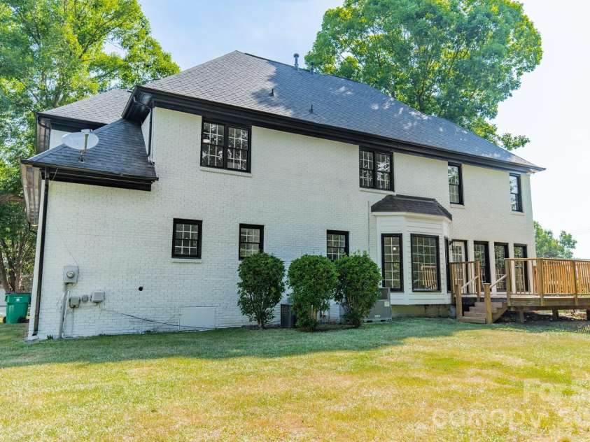11550 Falling Leaves Drive, Charlotte, NC 28277.  MLS# CAR4377977, YatesRealty ID 37350. 