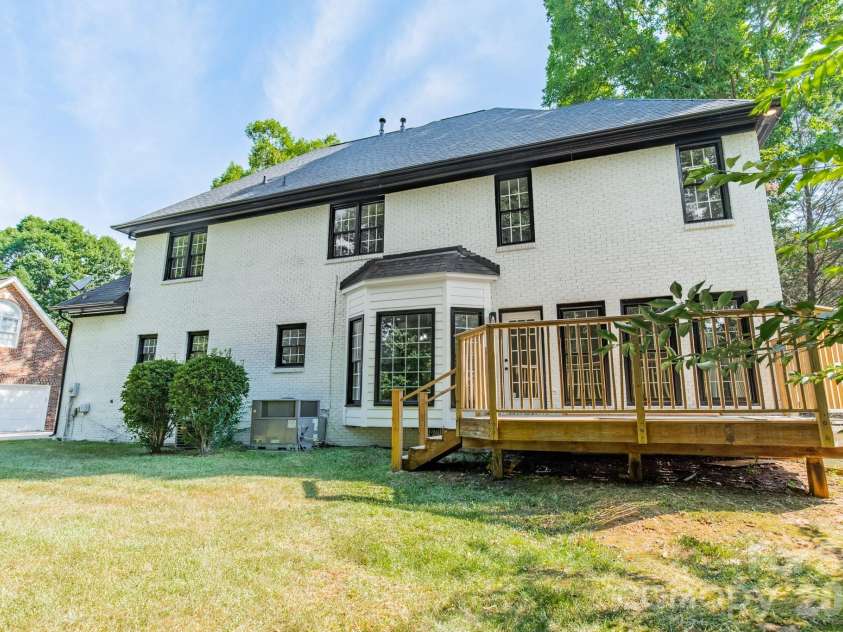 11550 Falling Leaves Drive, Charlotte, NC 28277.  MLS# CAR4377977, YatesRealty ID 37350. 