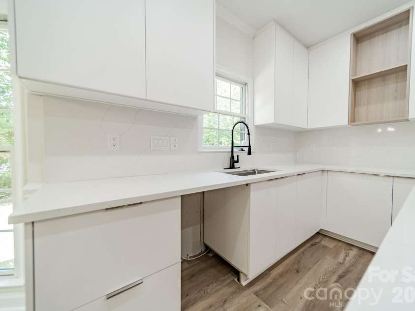 11550 Falling Leaves Drive, Charlotte, NC 28277.  MLS# CAR4377977, YatesRealty ID 37350. 