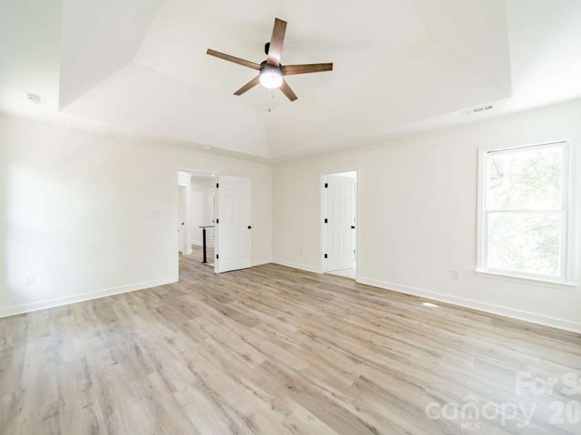 11550 Falling Leaves Drive, Charlotte, NC 28277.  MLS# CAR4377977, YatesRealty ID 37350. 
