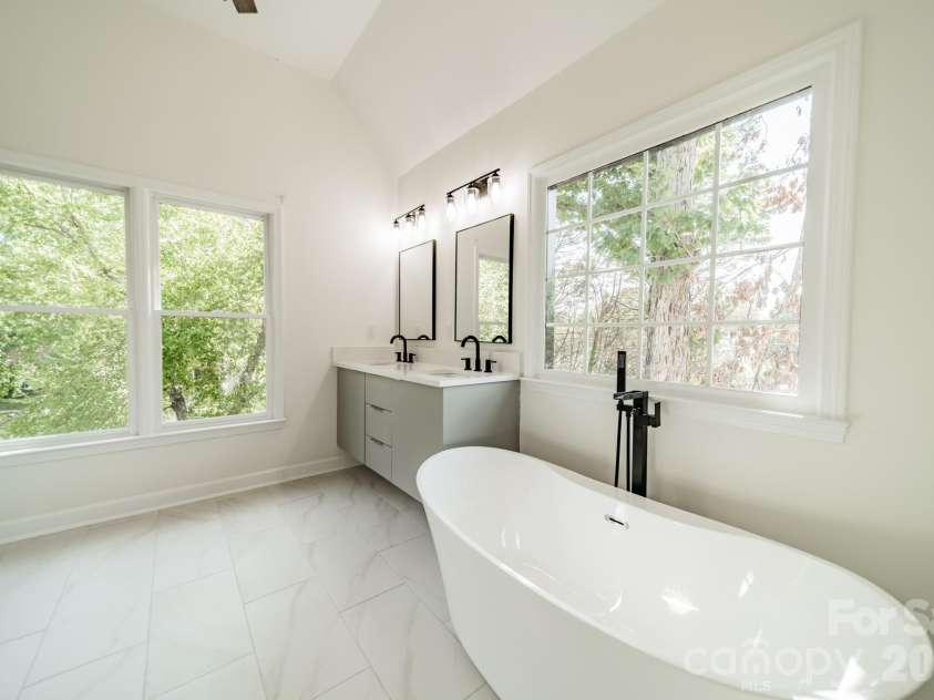 11550 Falling Leaves Drive, Charlotte, NC 28277.  MLS# CAR4377977, YatesRealty ID 37350. 