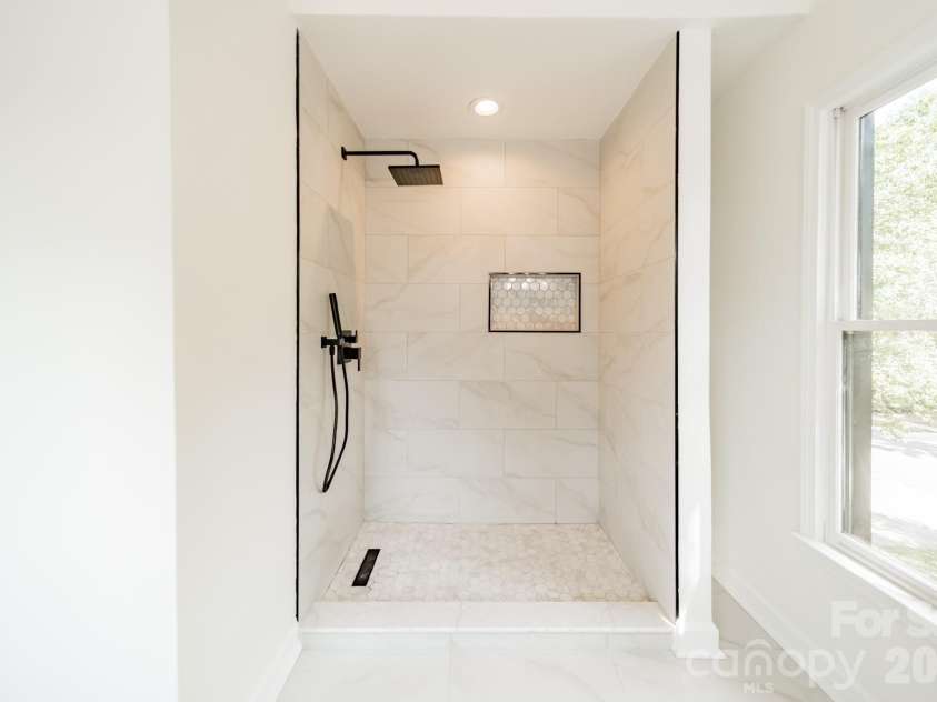 11550 Falling Leaves Drive, Charlotte, NC 28277.  MLS# CAR4377977, YatesRealty ID 37350. 