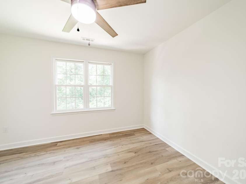 11550 Falling Leaves Drive, Charlotte, NC 28277.  MLS# CAR4377977, YatesRealty ID 37350. 