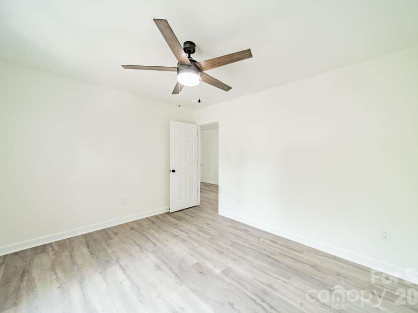 11550 Falling Leaves Drive, Charlotte, NC 28277.  MLS# CAR4377977, YatesRealty ID 37350. 