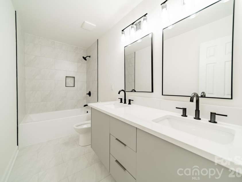 11550 Falling Leaves Drive, Charlotte, NC 28277.  MLS# CAR4377977, YatesRealty ID 37350. 
