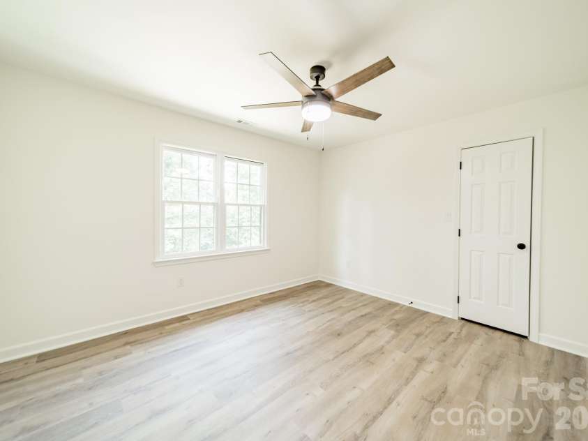 11550 Falling Leaves Drive, Charlotte, NC 28277.  MLS# CAR4377977, YatesRealty ID 37350. 