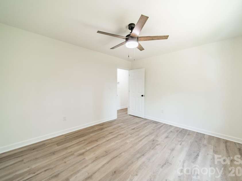 11550 Falling Leaves Drive, Charlotte, NC 28277.  MLS# CAR4377977, YatesRealty ID 37350. 