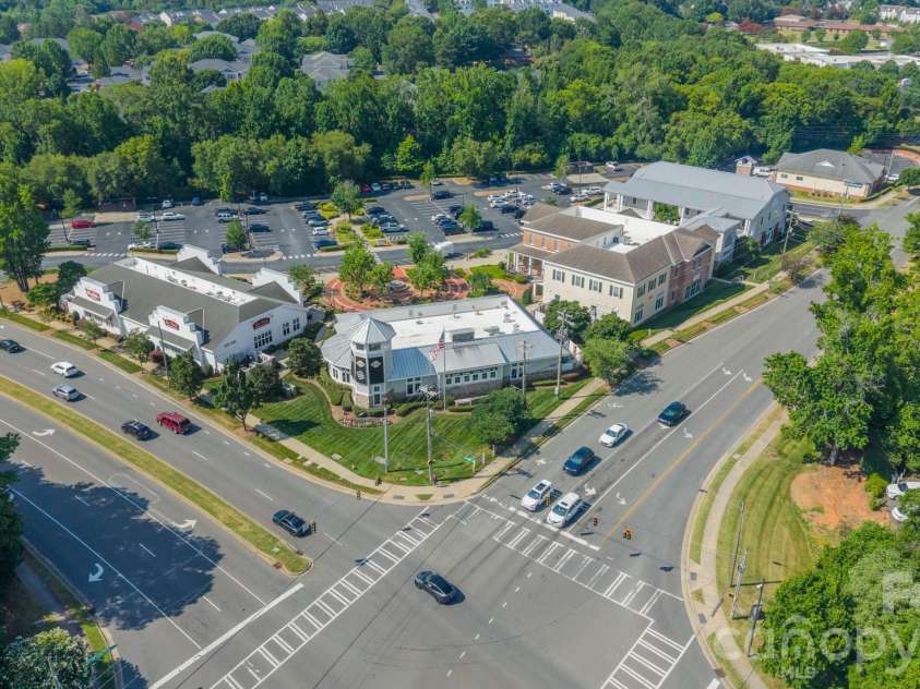 11550 Falling Leaves Drive, Charlotte, NC 28277.  MLS# CAR4377977, YatesRealty ID 37350. 